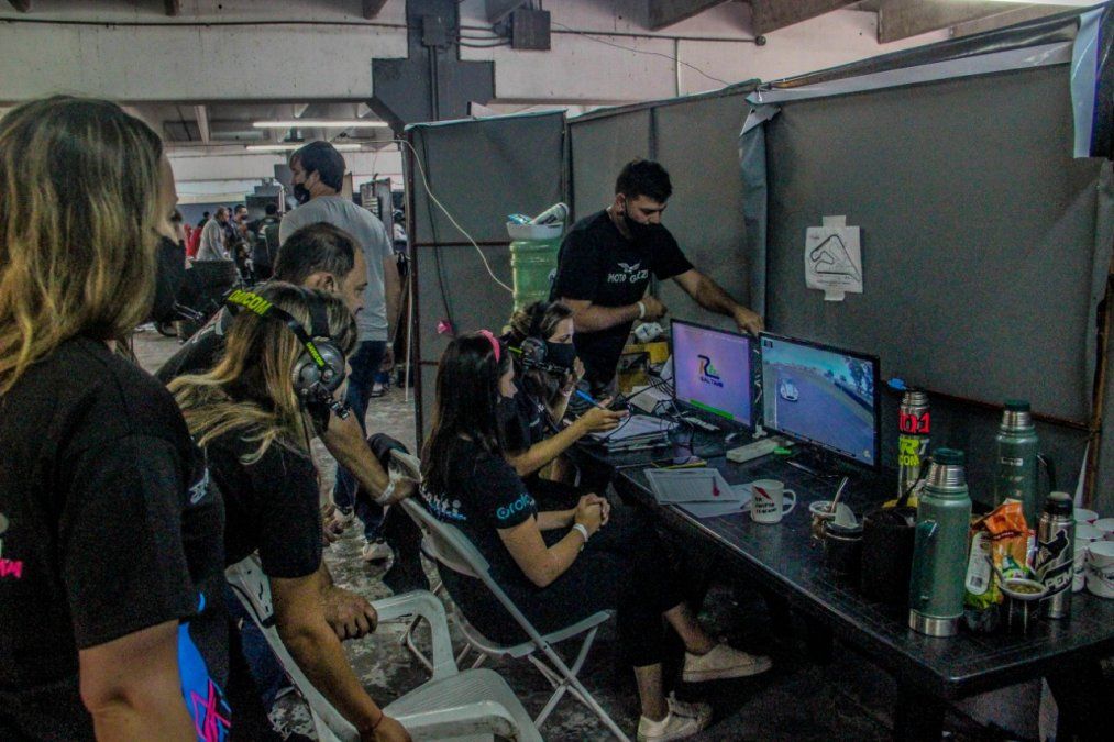 Del Vitarti Girl's Team forman parte las mecánicas Milena Ferrandis, Victoria Pascual, Paula Salazar, Agustina Carreira, las pilotos Rocío Migliore y Karina Dobal, la ingeniera Estefania Onofrio y la directora deportiva Tamara Vital.