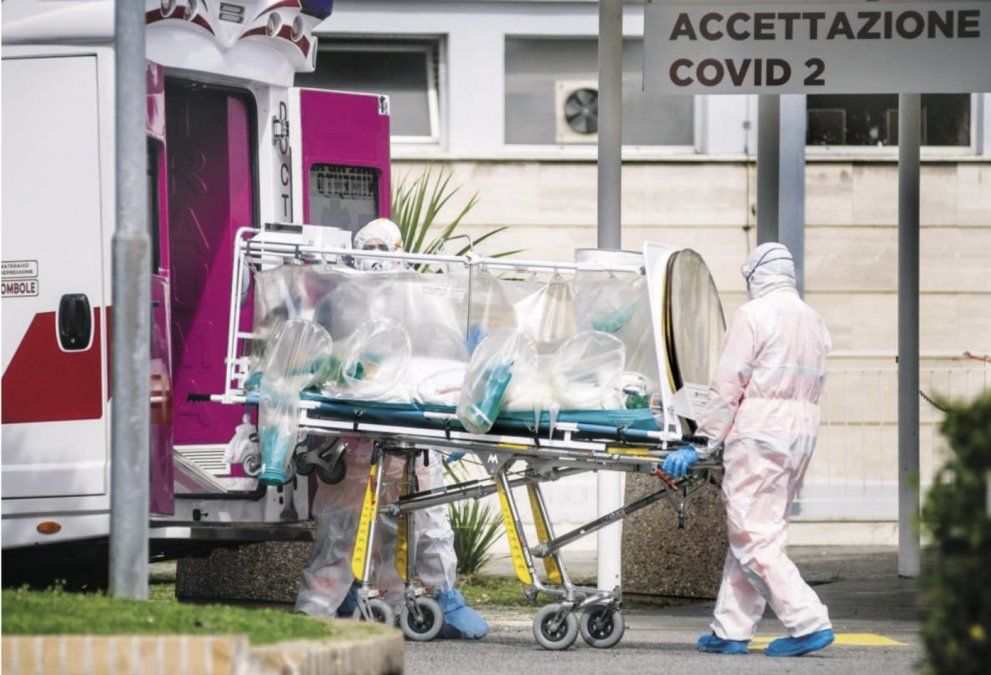 As&iacute; trasladan a un paciente con coronavirus.&nbsp;