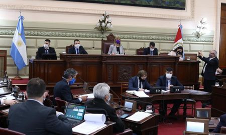media sancion en el senado a la ley nacional que pena el acoso callejero media sancion en el senado a la ley nacional que pena el acoso callejero