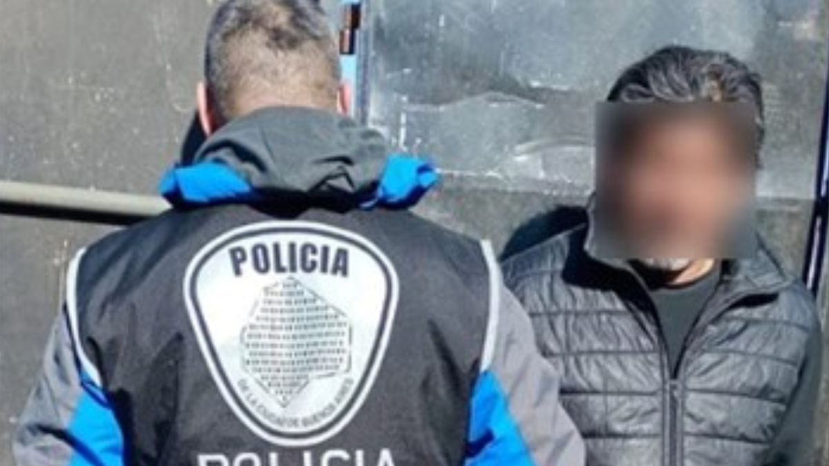 Detuvieron en la cancha de Barracas Central a un prófugo que mató a un hombre clavándole un hierro en el ojo.