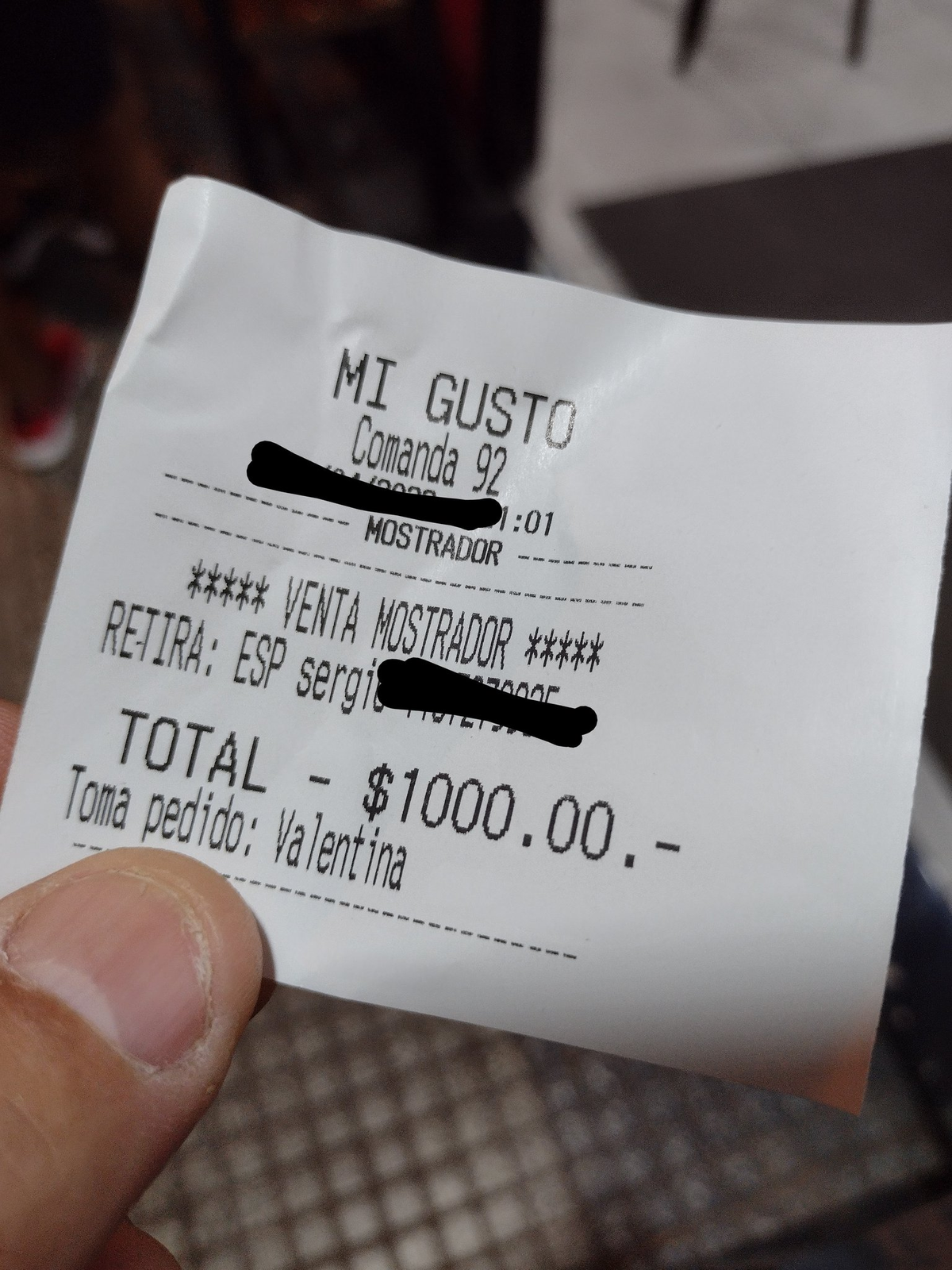 El comprador quedó indignado al ver el ticket: "Debut y despedida". 