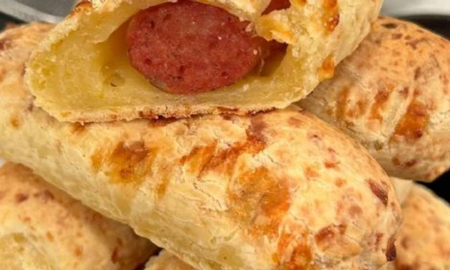 Esta receta es ideal para picadas, cumpleaños o cualquier ocasión especial donde quieras sorprender a tus invitados con un pan casero diferente y delicioso. Esta receta es ideal para picadas, cumpleaños o cualquier ocasión especial donde quieras sorprender a tus invitados con un pan casero diferente y delicioso.