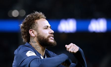 El representante de Neymar asegura que el delantero está cómodo en el París Saint-Germain y no ve próxima su salida del club. El representante de Neymar asegura que el delantero está cómodo en el París Saint-Germain y no ve próxima su salida del club.