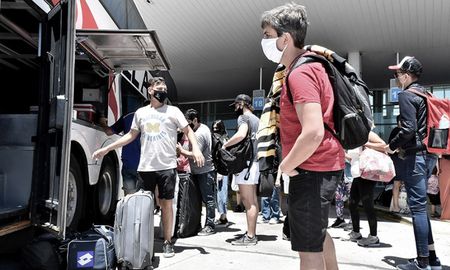 Más de 2,5 millones de personas viajarán a distintos puntos del país durante el fin de semana largo. Más de 2,5 millones de personas viajarán a distintos puntos del país durante el fin de semana largo.