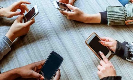 Aire de Santa Fe | Uso excesivo celular.
