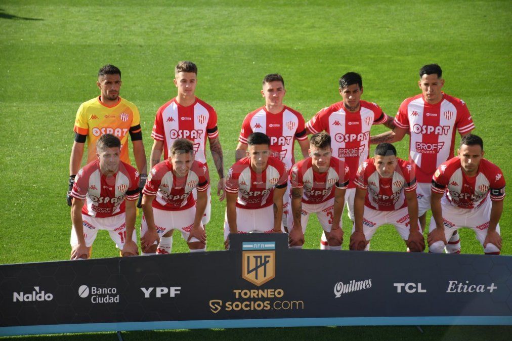 Unión recibe a Talleres de Córdoba por el Torneo de la Liga Profesional y Juan Manuel Azconzábal ya evalúa cómo reemplazar a Lucas Esquivel.