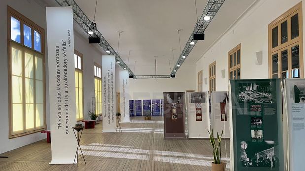 La muestra de Ana Frank ya se puede visitar en la Estación Belgrano hasta el jueves 8 de agosto.