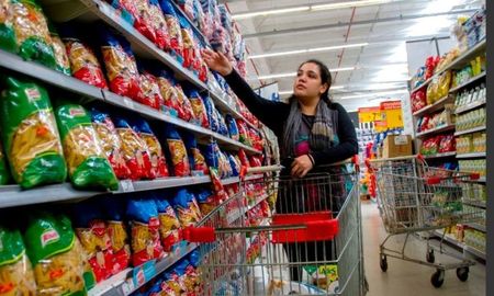 el indec difundira esta tarde la inflacion de agosto, que rondaria el 4% el indec difundira esta tarde la inflacion de agosto, que rondaria el 4%