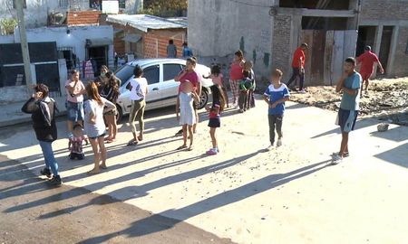 La Villa Azul es el primer foco de contagio en un asentamiento de Quilmes. La Villa Azul es el primer foco de contagio en un asentamiento de Quilmes.