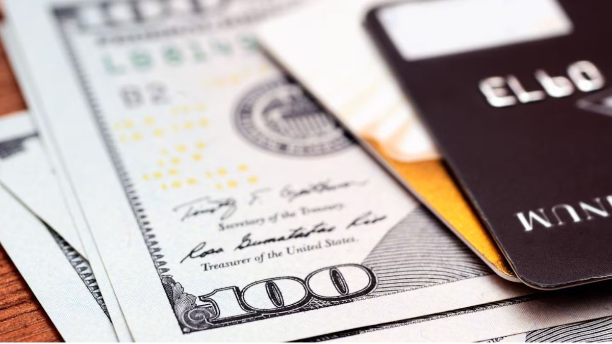 ¿Efecto dólar barato? Se dispara la salida de divisas para gastos con tarjeta en el exterior.