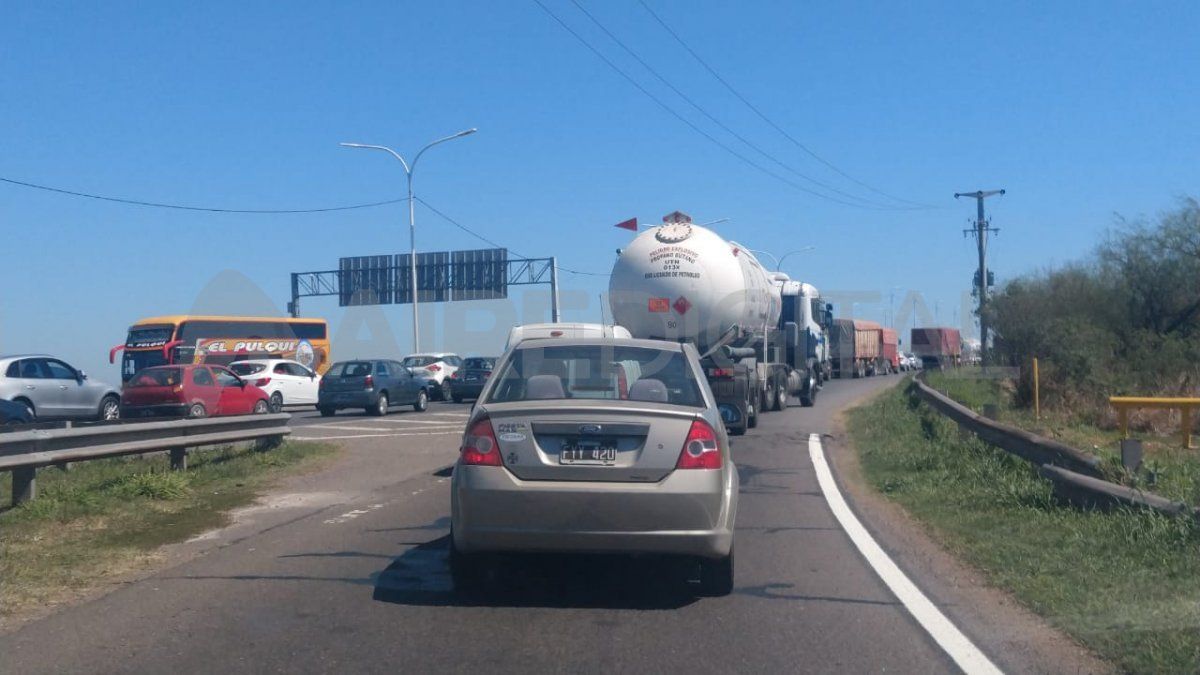 Importantes demoras se produjeron en el acceso al puente del río Salado para ingresar a la Autopista Santa Fe-Rosario.
