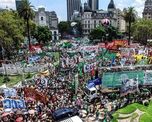El Gobierno de Javier Milei analiza descontarle el día a los trabajadores estatales que adhieran al paro del 24 El Gobierno de Javier Milei analiza descontarle el día a los trabajadores estatales que adhieran al paro del 24