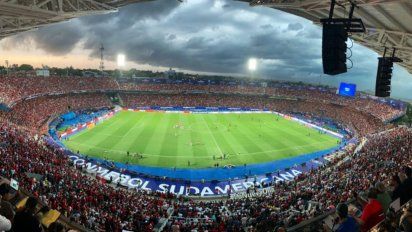 La 12 de Boca quiere romper el récord histórico que tiene la hinchada de Colón: es el equipo argentino que más hinchas llevó al exterior