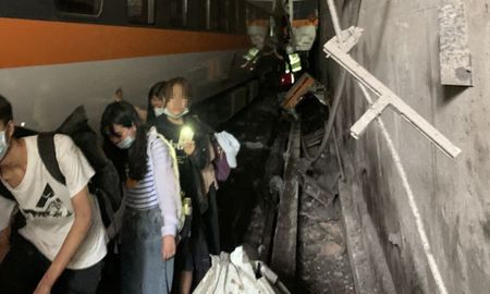 Unos 66 sobrevivientes están siendo tratados en al menos seis hospitales en los alrededores del condado de Hualien. Unos 66 sobrevivientes están siendo tratados en al menos seis hospitales en los alrededores del condado de Hualien.