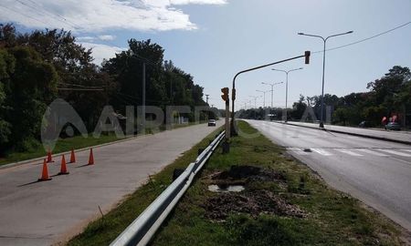 La Provincia adjudicó la obra para reparar y mantener el sistema de semáforos de la Ruta 1 entre Colastiné y San José del Rincón. La Provincia adjudicó la obra para reparar y mantener el sistema de semáforos de la Ruta 1 entre Colastiné y San José del Rincón.