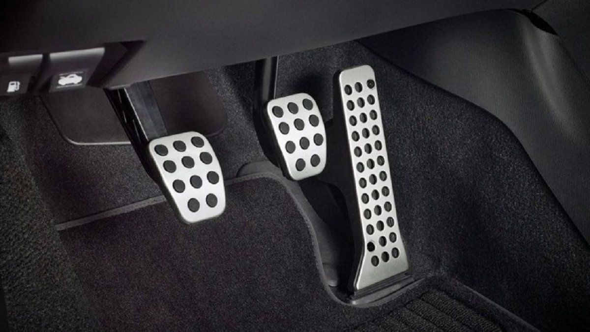 El embrague es uno de los tantos componentes del auto y uno de los más delicados