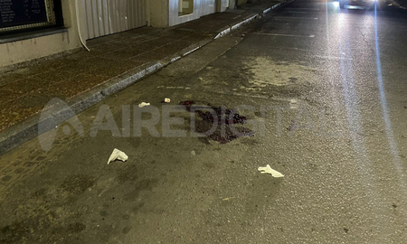 En el lugar del hecho quedó un charco de sangre, como también el auto en el que habría estado la víctima. En el lugar del hecho quedó un charco de sangre, como también el auto en el que habría estado la víctima.