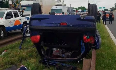 Falleció un hincha de Racing que volvía de presenciar la final en Paraguay junto a cuatro amigos, tras un vuelco en Panamericana. Falleció un hincha de Racing que volvía de presenciar la final en Paraguay junto a cuatro amigos, tras un vuelco en Panamericana.