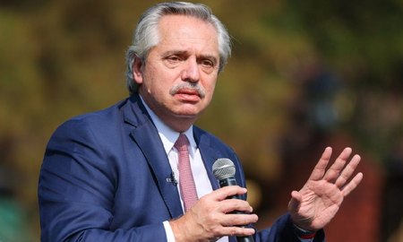 El jefe de Estado valoró el esfuerzo que hicieron para que no se perdieran días de clases. El jefe de Estado valoró el esfuerzo que hicieron para que no se perdieran días de clases.
