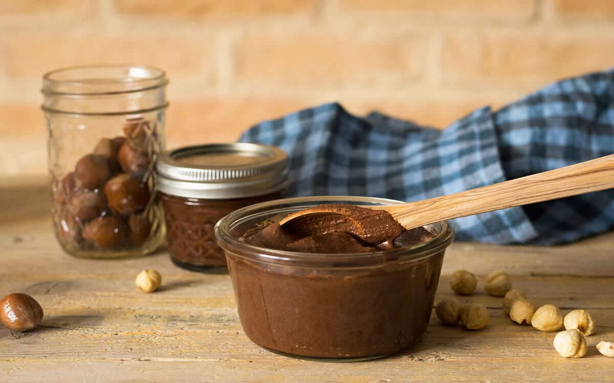 Cómo hacer pasta de avellanas casera ¡en 5 minutos!