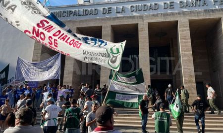 manifestacion de los trabajadores de la utram frente a la municipalidad de santa fe manifestacion de los trabajadores de la utram frente a la municipalidad de santa fe