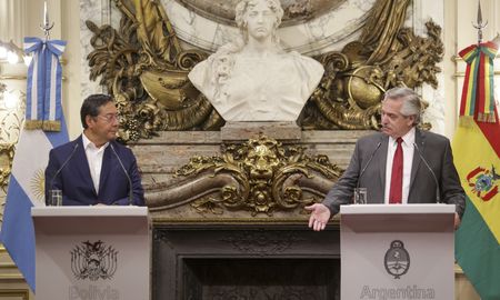 El presidente Alberto Fernández junto a su par del Estado Plurinacional de Bolivia, Luis Arce, en su primera visita oficial al país. Foto NA: Mariano Sánchez El presidente Alberto Fernández junto a su par del Estado Plurinacional de Bolivia, Luis Arce, en su primera visita oficial al país. Foto NA: Mariano Sánchez