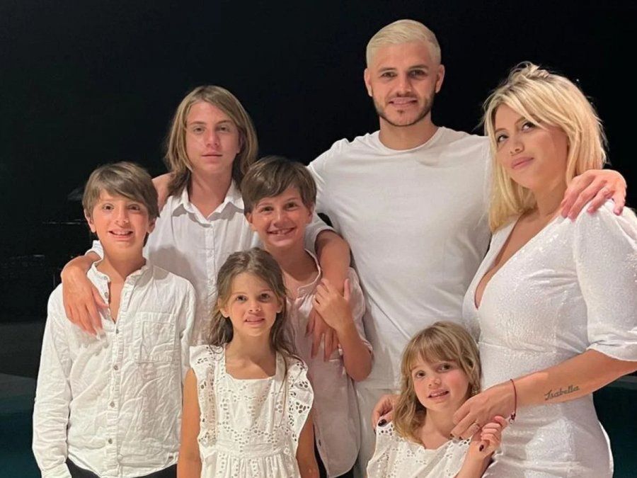 Wanda Nara mostró a sus seguidores el kiosquito que armó en su casa en París con golosinas argentinas para sus hijos