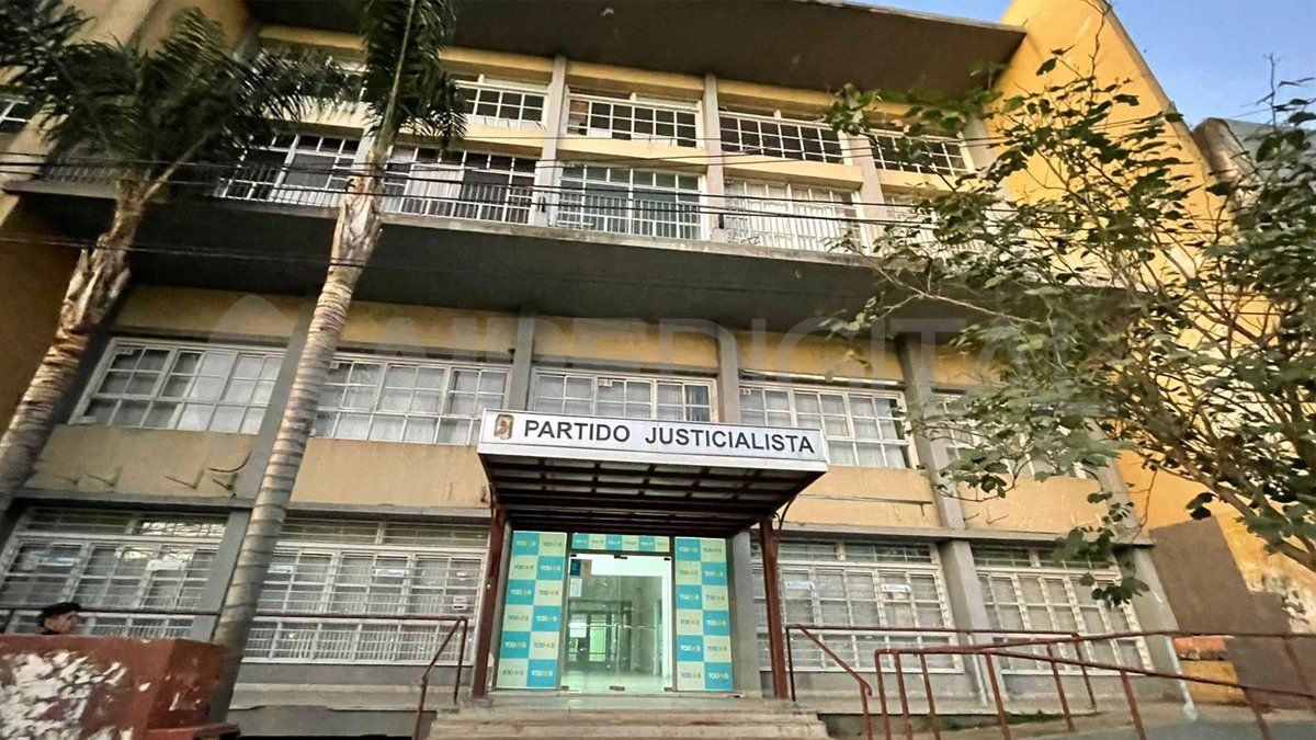 La asamblea ciudadana fue convocada frente a la sede del Partido Justicialista de la ciudad de Santa Fe.