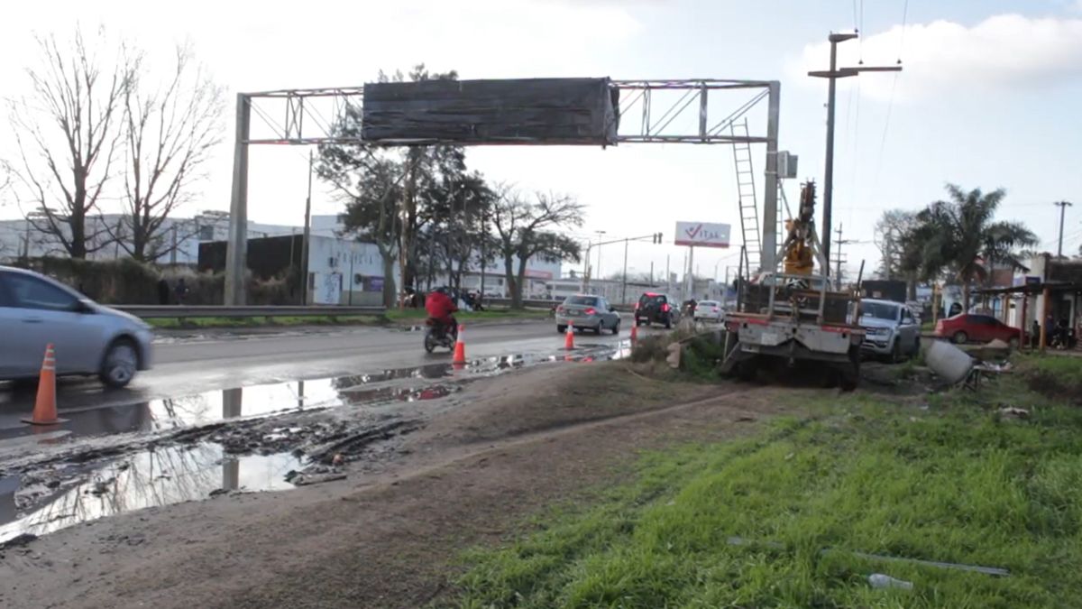 La estructura metálica en Blas Parera al 10.400 ya comenzó a montarse. Se trata de uno de los nuevos puntos del sistema de control de accesos.