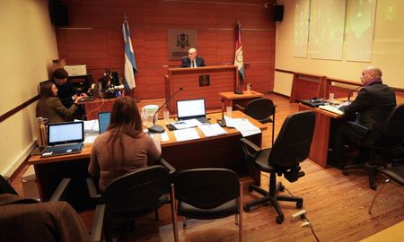 El debate comenzó el 27 de mayo pasado ante un tribunal unipersonal. El debate comenzó el 27 de mayo pasado ante un tribunal unipersonal.