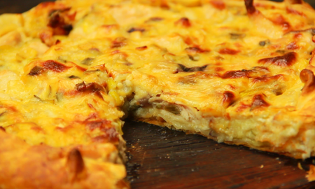 Tarta de pollo y salsa blanca: la receta fácil y deliciosa para sorprender a todos Tarta de pollo y salsa blanca: la receta fácil y deliciosa para sorprender a todos