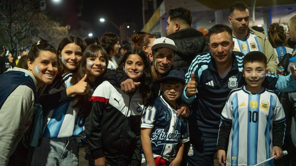 Así festejó Santa Fe la victoria de Argentina contra Inglaterra. Así festejó Santa Fe la victoria de Argentina contra Inglaterra.