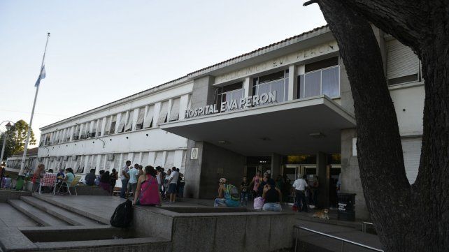 Los dos jóvenes heridos fueron trasladados al hospital Eva Perón.