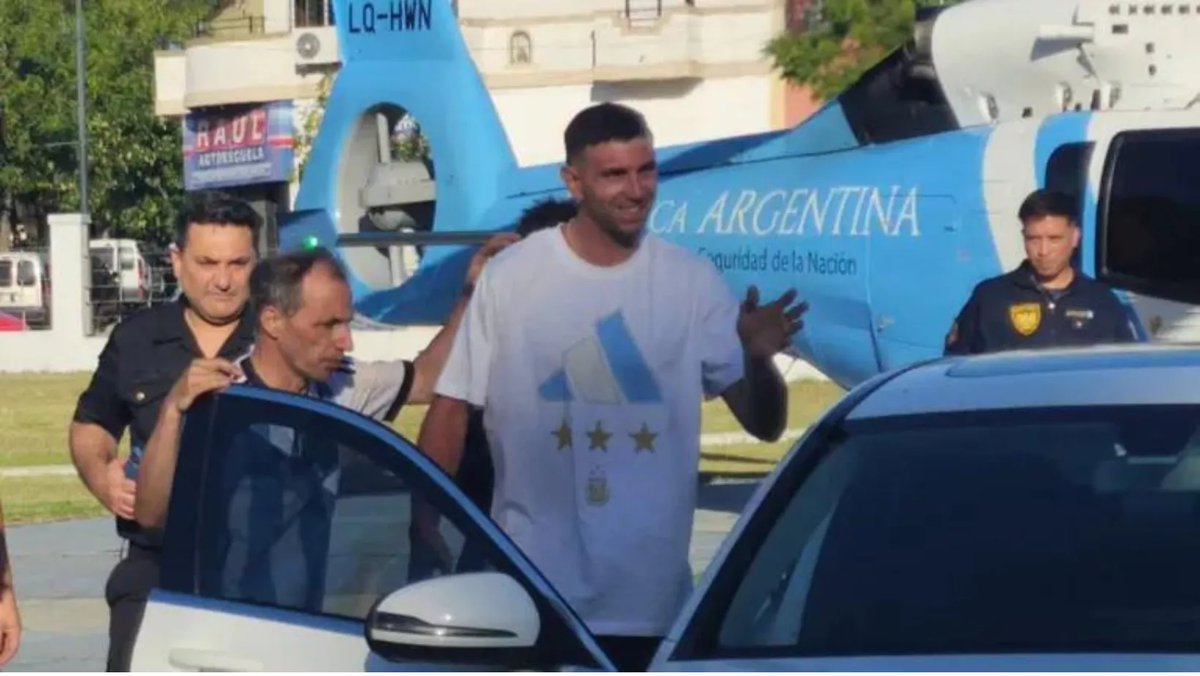 El Dibu Martínez apareció en helicóptero en un hospital y sorprendió a los médicos