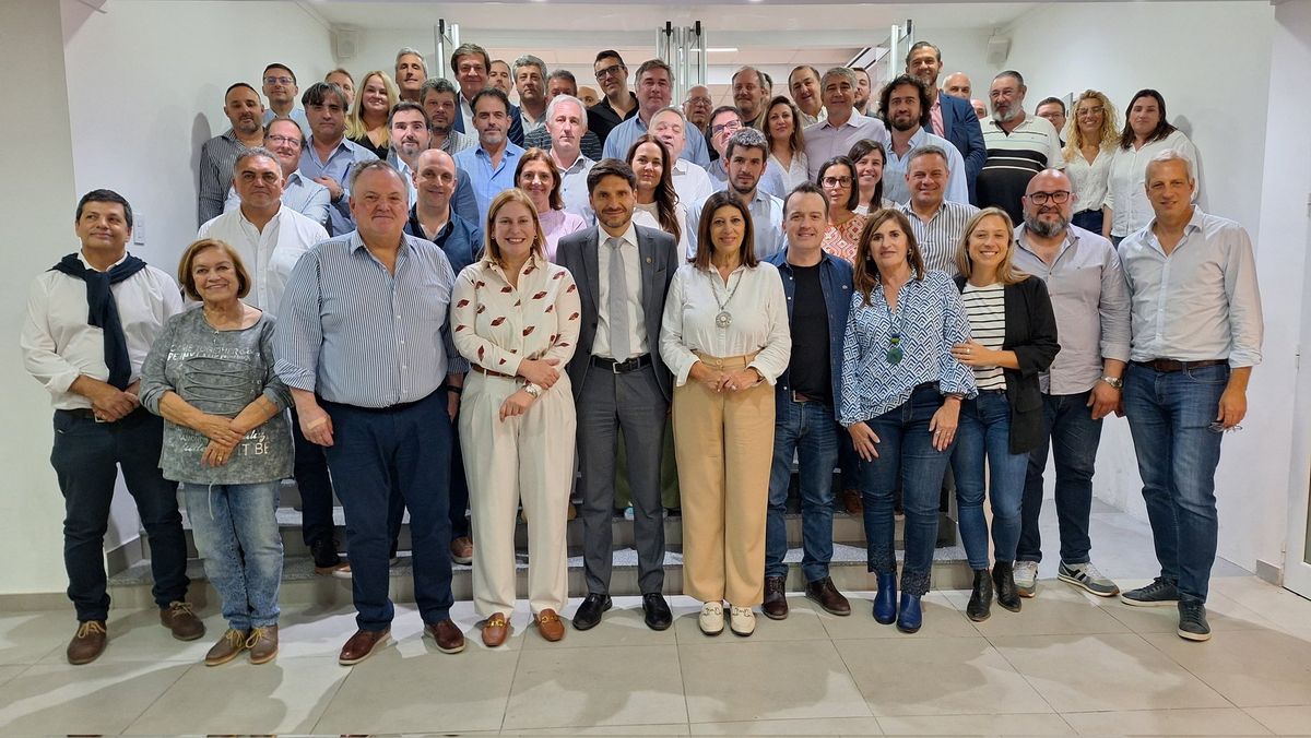 Unidos para Cambiar Santa Fe se reúne para discutir la fecha de la Convención constituyente. 