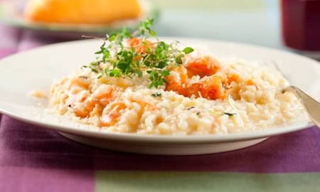 El risotto o arrozoto es una comida tradicional italiana que se realiza añadiendo gradualmente un caldo al arroz, junto con otros ingredientes que varían según las específicas recetas de risottos. Es uno de los modos más comunes de cocinar arroz en Italia. El risotto o arrozoto es una comida tradicional italiana que se realiza añadiendo gradualmente un caldo al arroz, junto con otros ingredientes que varían según las específicas recetas de risottos. Es uno de los modos más comunes de cocinar arroz en Italia.