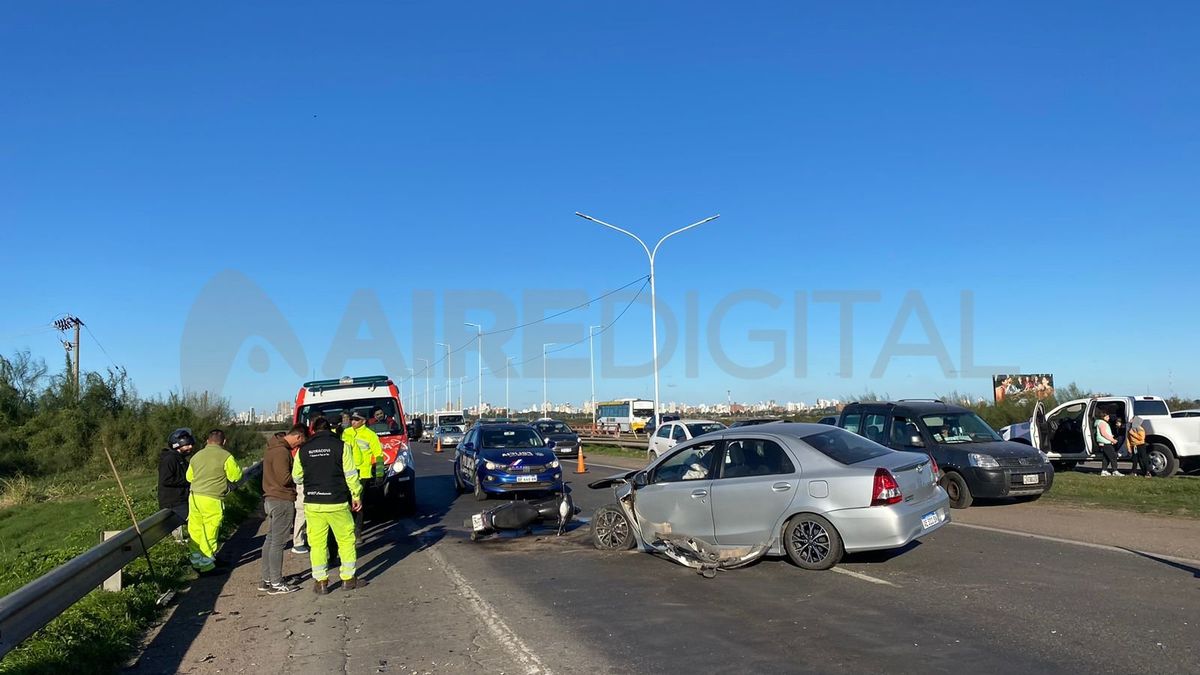 El accidente se produjo metros después del puente que cruza el río Salado.