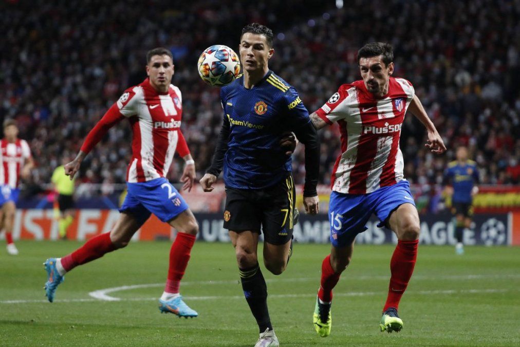 El Atlético de Madrid de Diego Pablo Simeone visita este martes a Manchester United por la revancha de los octavos de final de la Champions League.