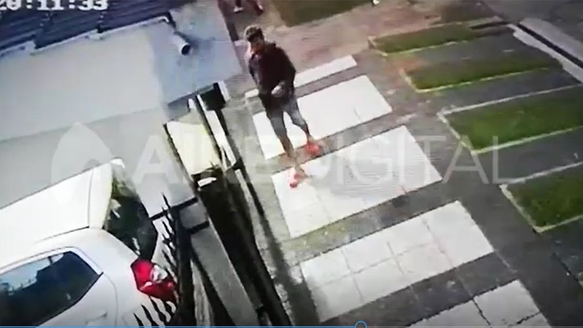 Video: así intentaron asaltar dos motochorros a una vecina de barrio Siete Jefes