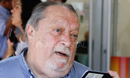 La premisa siempre fue que el salario debía ganarle a la inflación pero no solamente a fin de año, sino mes a mes, sostuvo el secretario general de Sadop Santa Fe, Pedro Bayúgar. La premisa siempre fue que el salario debía ganarle a la inflación pero no solamente a fin de año, sino mes a mes, sostuvo el secretario general de Sadop Santa Fe, Pedro Bayúgar.