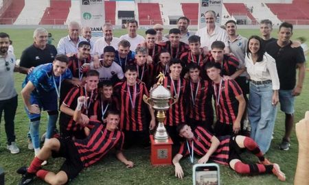 Patronato se quedó con la única edición de la Copa Túnel Subfluvial. Foto: Liga Paranaense. Patronato se quedó con la única edición de la Copa Túnel Subfluvial. Foto: Liga Paranaense.