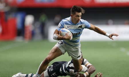 Moneta, de 22 años, actualmente el mejor jugador del mundo de la especialidad no podrá integrar el plantel dirigido por Santiago Gómez Cora, que ya se encuentran en Estados Unidos, debido a una infección, según informó la Unión Argentina de Rugby (UAR) en un comunicado. Moneta, de 22 años, actualmente el mejor jugador del mundo de la especialidad no podrá integrar el plantel dirigido por Santiago Gómez Cora, que ya se encuentran en Estados Unidos, debido a una infección, según informó la Unión Argentina de Rugby (UAR) en un comunicado.
