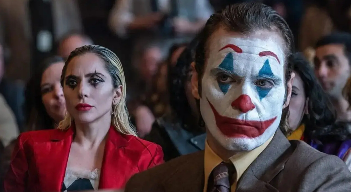 Joker es la película calificada 'R' más taquillera de la historia hasta la llegada de 'Deadpool y Lobezno', y la primera con esa calificación en superar los mil millones de dólares de recaudación. Joker es la película calificada 'R' más taquillera de la historia hasta la llegada de 'Deadpool y Lobezno', y la primera con esa calificación en superar los mil millones de dólares de recaudación.