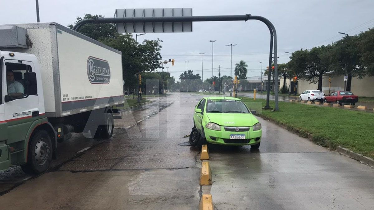 El vehículo estuvo al menos media hora interrumpiendo el tránsito.