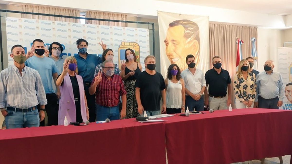 La vicegobernadora Alejandra Rodenas y el ministro de Gobierno de Santa Fe, Roberto Sukerman, también estuvieron presentes en el evento.