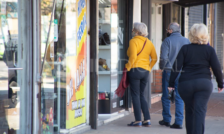 algunos comercios de Aristóbulo del Valle abrieron este lunes sus puertas algunos comercios de Aristóbulo del Valle abrieron este lunes sus puertas