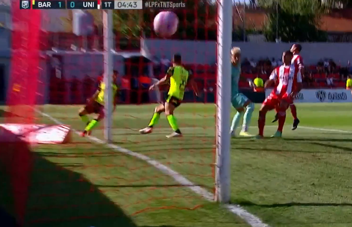 Bruno Sepúlveda puso en ventaja a Barracas Central sobre Unión a los cuatro minutos de juego.