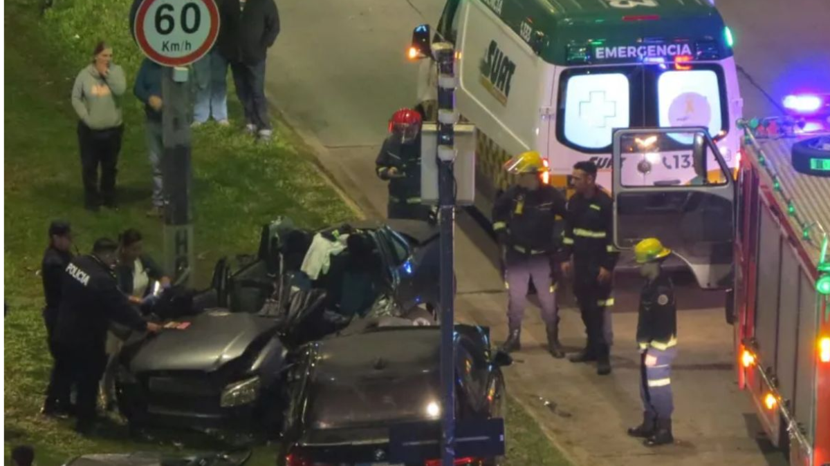 Un joven de 26 años protagonizó un violento accidente automovilístico en Uruguay mientras corría una picada
