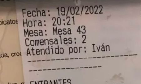 El ticket de un bar que se volvió viral por un ingrediente insólito de una hamburguesa vegana El ticket de un bar que se volvió viral por un ingrediente insólito de una hamburguesa vegana