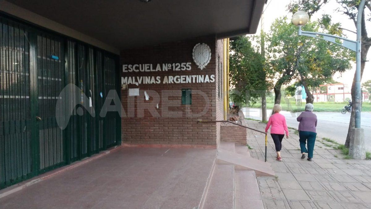 Las situaciones de agresiones físicas y verbales se producen entre alumnos del nivel primario de la institución educativa de barrio Las Flores.